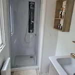 Mobil-home Equipe 40m Avec Terrasse Fermee, 4 Etoiles *
