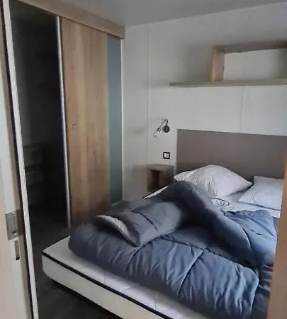 Campingplatz Mobil-home Equipe 40m Avec Terrasse Fermee, 4 Etoiles