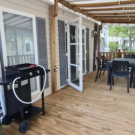 Mobil-home Equipe 40m Avec Terrasse Fermee, 4 Etoiles Campingplads *