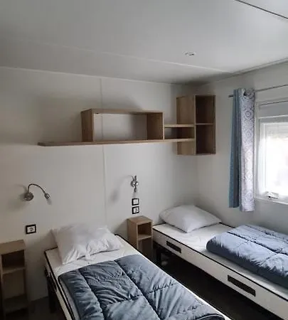 Mobil-home Equipe 40m Avec Terrasse Fermee, 4 Etoiles Campingplads Saint-Julien-en-Born