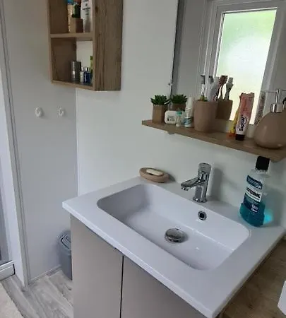 Campingplads Mobil-home Equipe 40m Avec Terrasse Fermee, 4 Etoiles